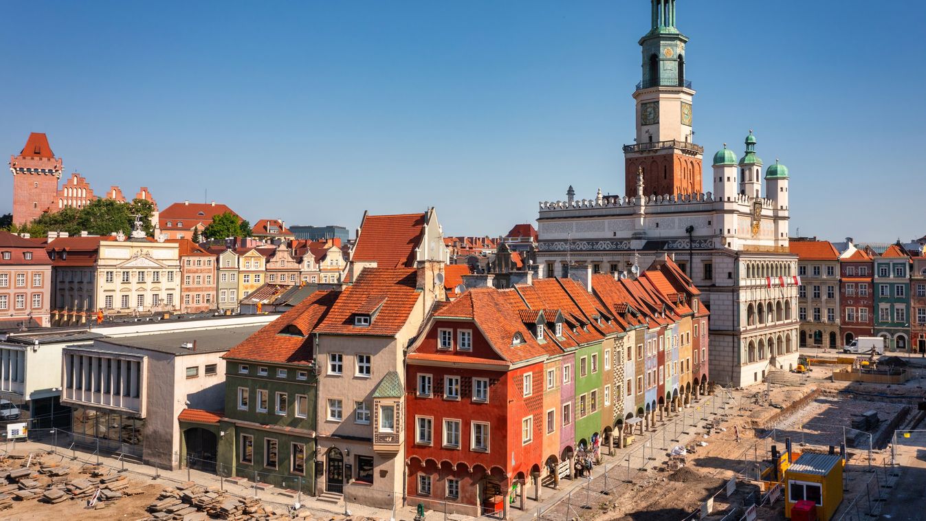 Beautiful,Architecture,Of,The,Main,Square,In,Poznan,At,Summer.