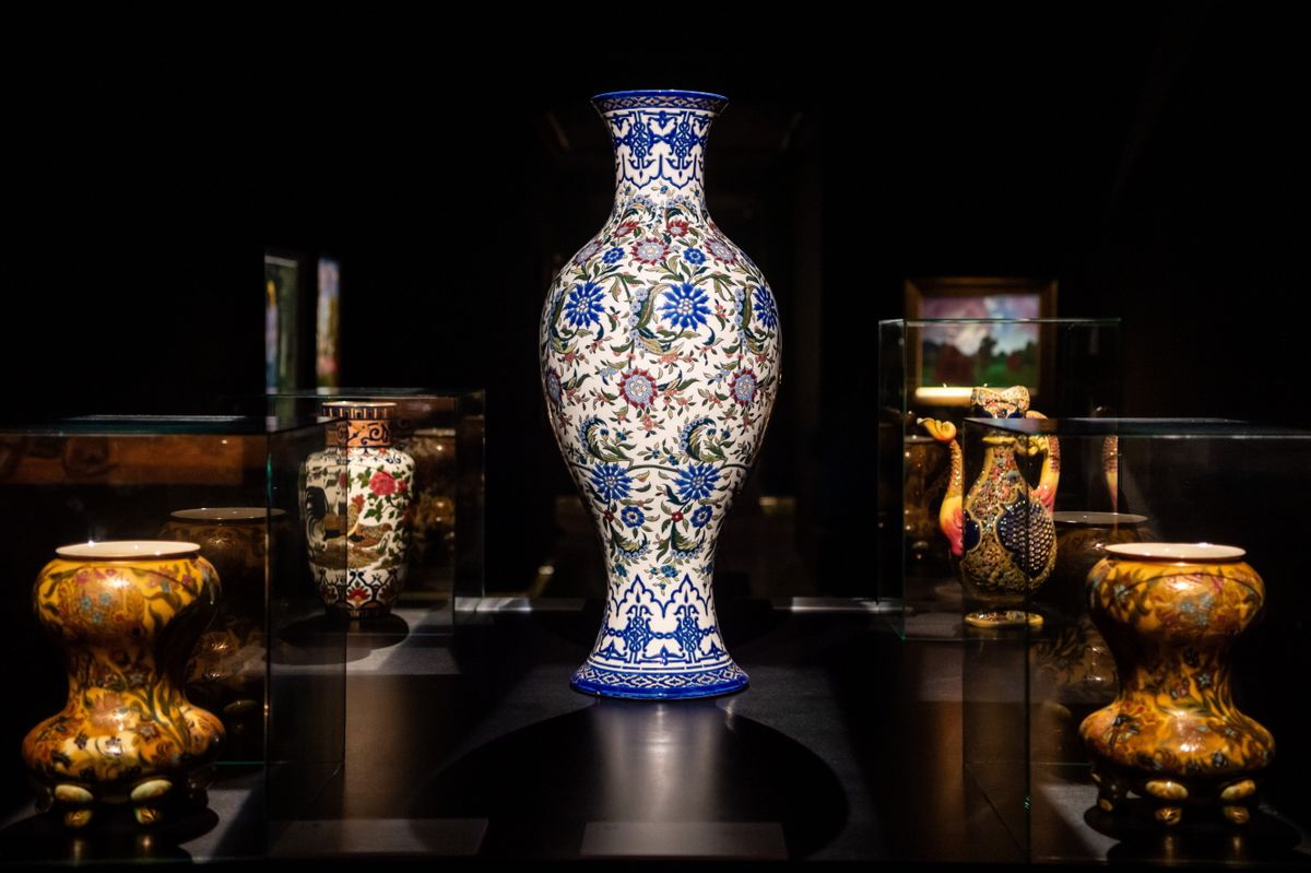 A Zsolnay aukció egyik vezető tétele, az óriás perzsa váza