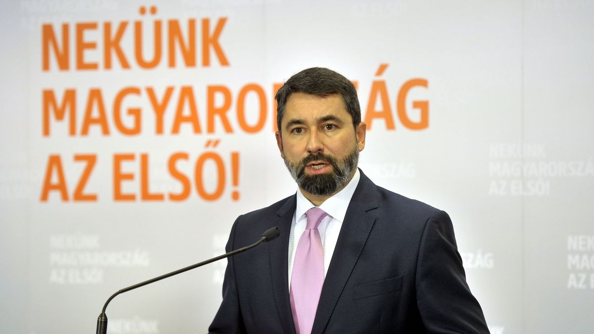 Hidvéghi Balázs: Politikai zsarolás a Magyarországot elítélő EP-határozat