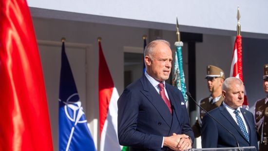 Orbán Viktor felmentette a katonai hírszerzés vezetőjét