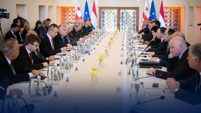 Orbán Viktor: Fontos összekötő kapocs a béke