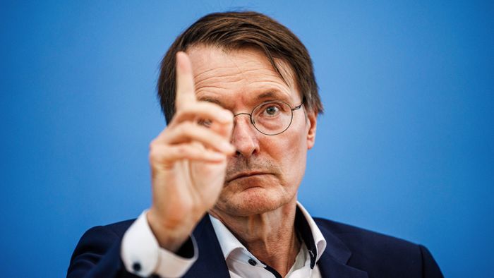 Foglalkozni kell a vakcinakárosultakkal! Méghozzá minél előbb!