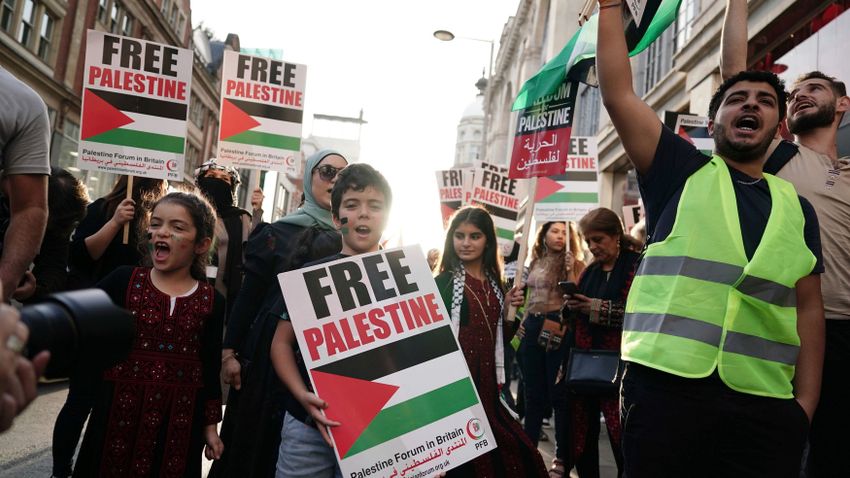 Kiutasítják az antiszemita külföldieket Nagy–Britanniából