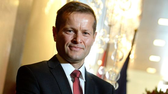 Néhány éve még támadta Krausz Ferenc megbízását a dollármédia