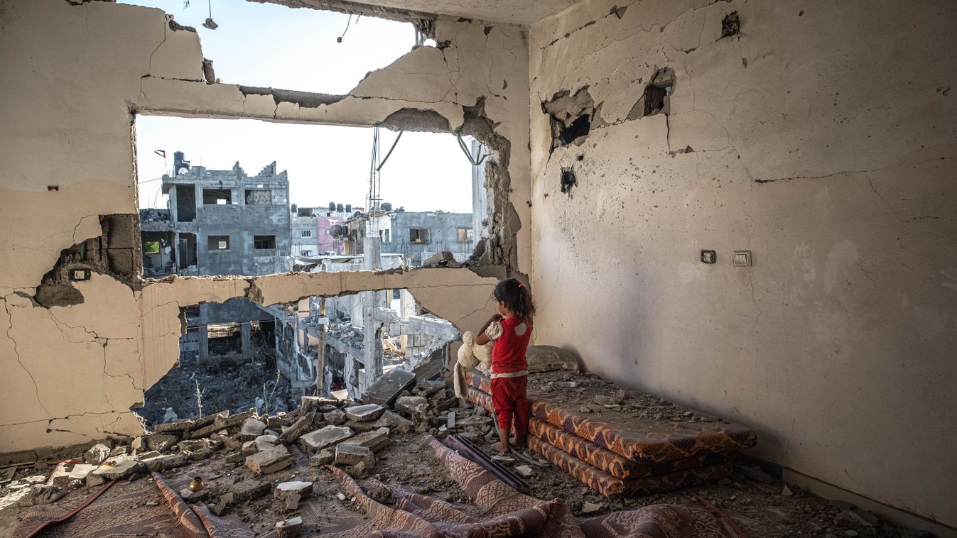 Gaza Residents Clean Up As Ceasefire Holds
Lugas