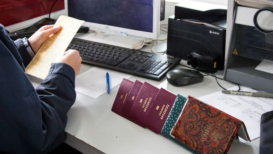 Döntött a szlovák kormány: ellenőrzést vezetnek be a magyar határon