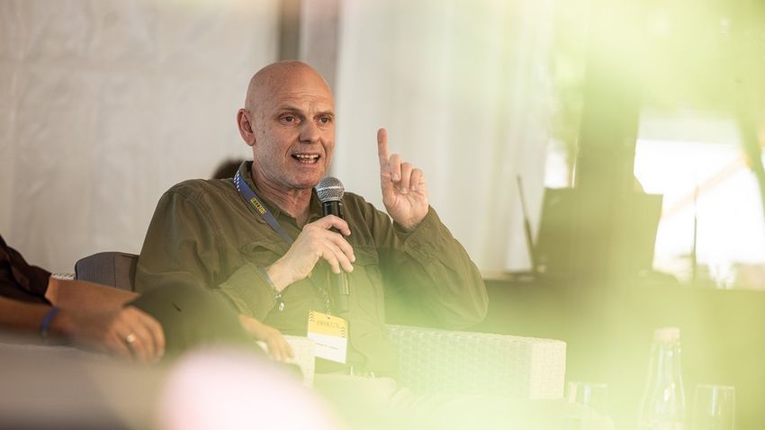 Robert C. Castel egy furcsa és váratlan képet posztolt a közösségi médiában