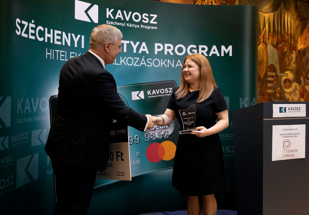 Lengyel Emese átveszi a Junior Príma díjat
