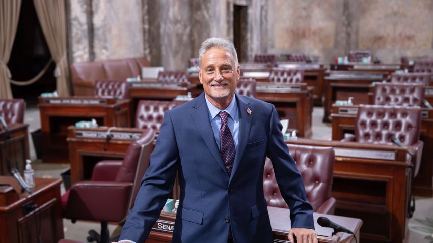 Táskájában felejtette fegyverét, Kínában tartóztatták le a szenátort Táskájában felejtette fegyverét, Kínában tartóztatták le a szenátort