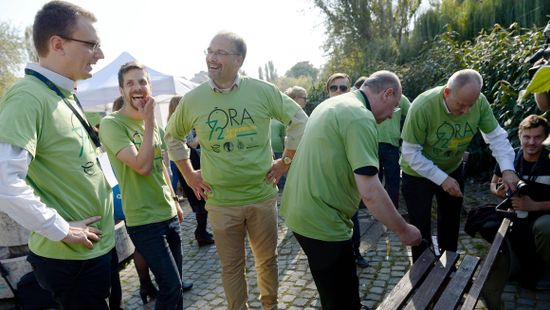 Rengeteg fiatal kezdett ma önkéntes munkába