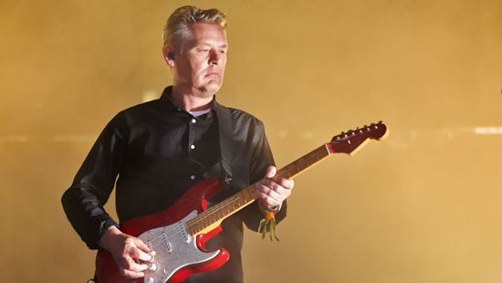 „Egyedülállóan briliáns és különc tehetség”– Hatvankét évesen meghalt a Massive Attack gitárosa