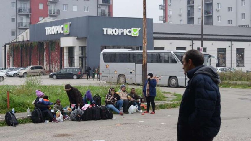 Migránsdráma a szarajevói buszállomáson + videó Migránsdráma a szarajevói buszállomáson + videó