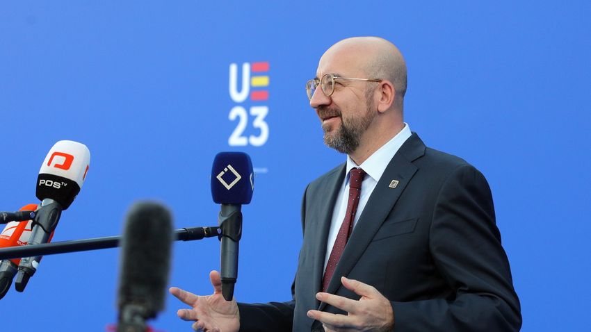 Orbán Viktorral találkozik Charles Michel