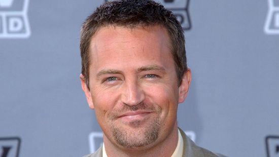 Szenvedélybetegeknek segítene Matthew Perry családja