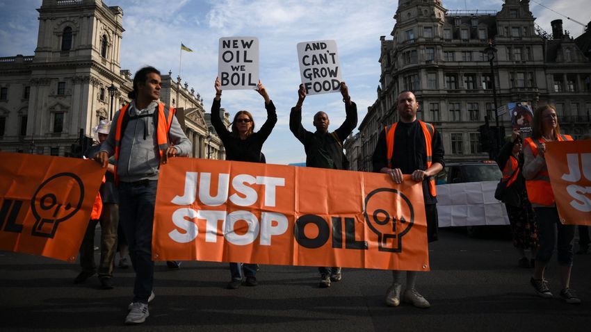 Kalapáccsal támadtak egy 17. századi festményre a klímaaktivisták Kalapáccsal támadtak egy 17. századi festményre a klímaaktivisták