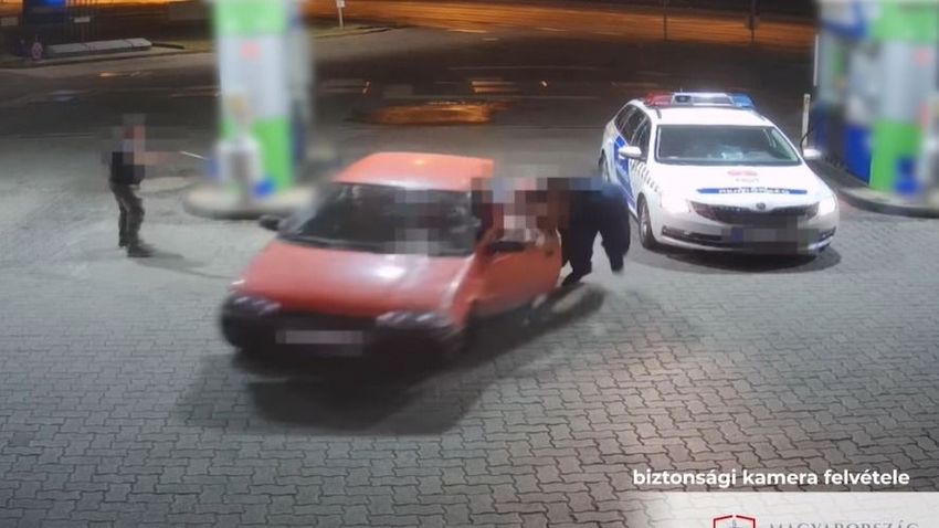 Videón, amint egy ámokfutó elsodorja a rendőrt és a polgárőrt az egyik budapesti benzinkúton