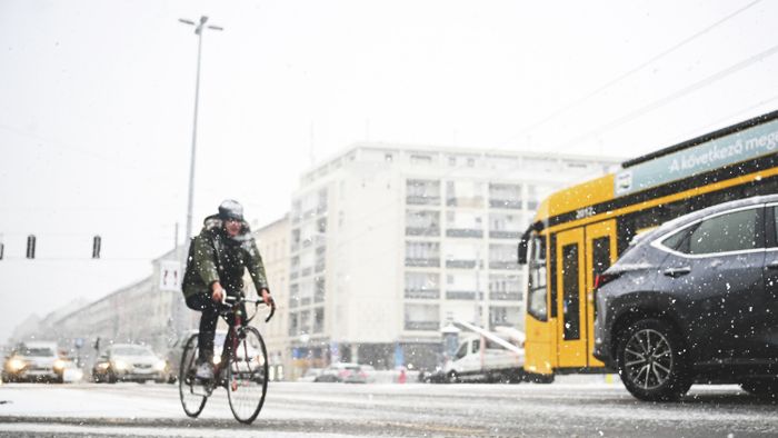 Megbénította Budapestet a havazás, de Karácsonyt ez nem zavarja