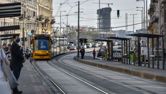 Bliccelő gyerekek ütötték az ellenőrt a Mester utcánál