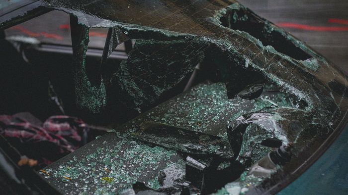 Rengeteg balesettel indult a nap, torlódás van az utakon