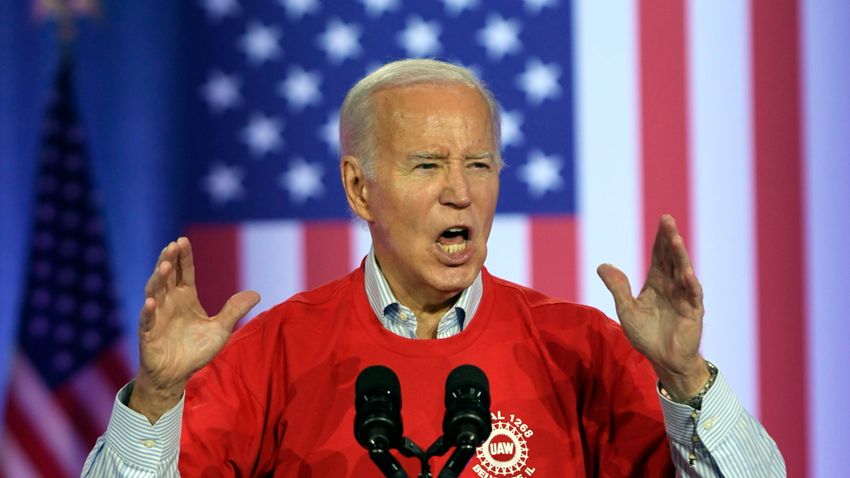 Joe Biden megint nem tudta, hol van + videó