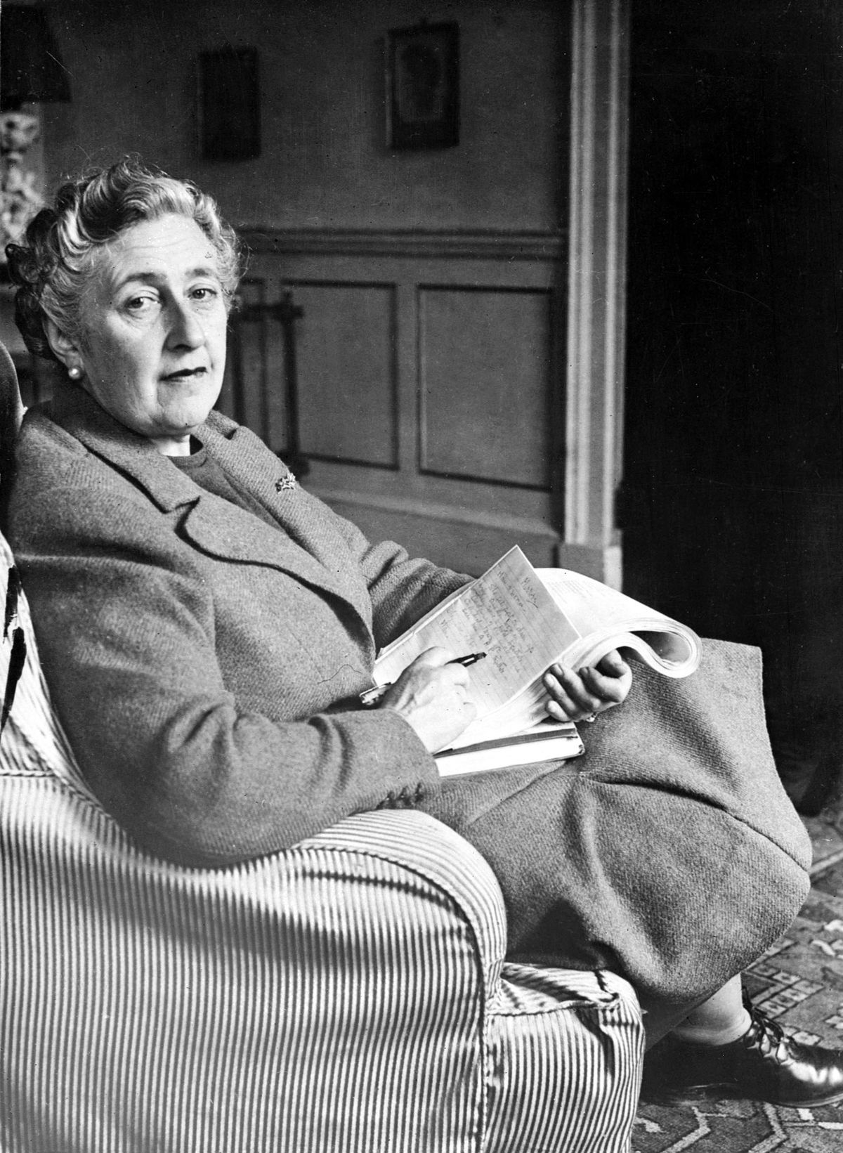 Agatha Christie, karácsonyi olvasnivalók válogatása, nőírók, rejtélyek,