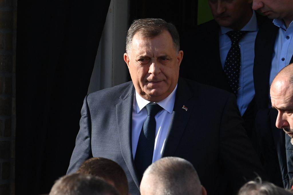 PÁSZTOR István; DODIK, Milorad