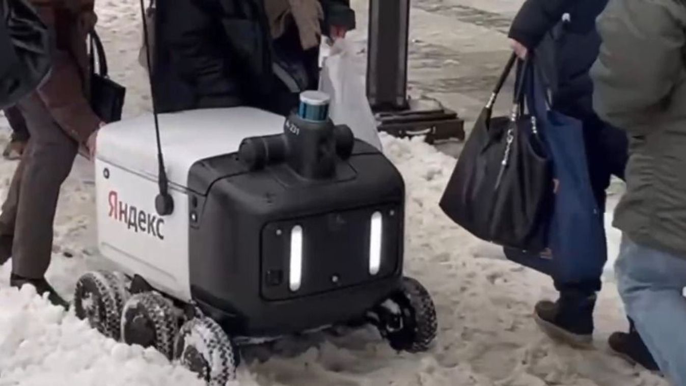 a hófogságában rekedt Moszkvában egy Yandex futárrobot
forrás: Telegram