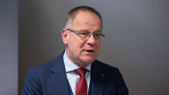 Navracsics Tibor: Minden vitás kérdésben az időhúzásra játszik az Európai Bizottság