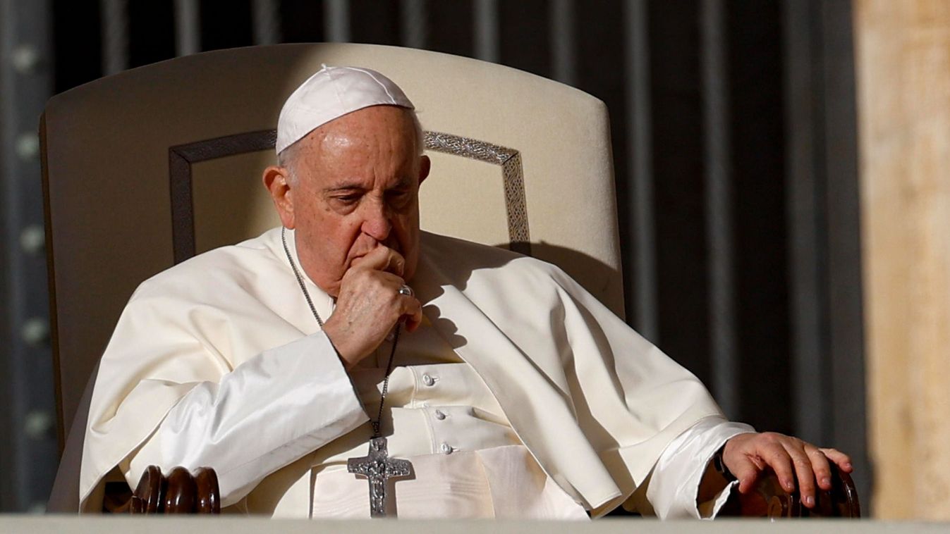 „Istennek hála, még élek” – felépülni látszik Ferenc pápa