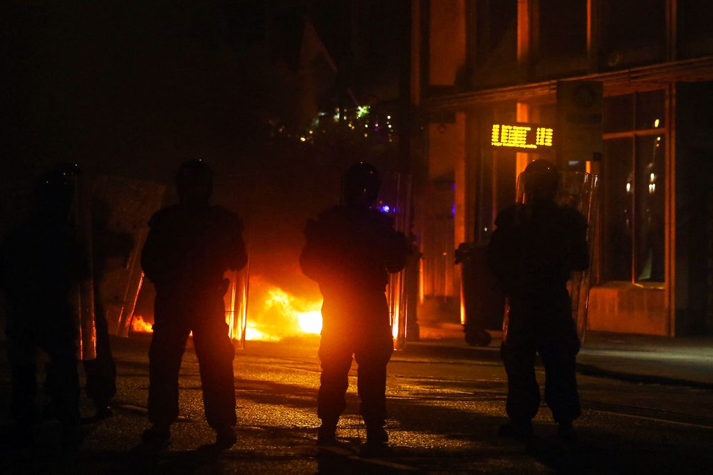 Violent clashes erupt in Dublin after 5 injured in stabbing attack