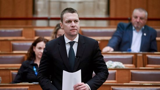 Menczer Tamás: Semmilyen veszélyt nem jelent a természetre a nagykovácsi kereszt