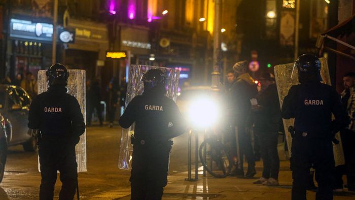 Violent clashes erupt in Dublin after 5 injured in stabbing attack