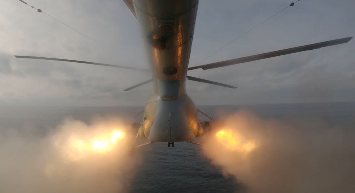 Számos polgári hajóra is veszélyes célpontot semmisítenek naponta a Fekete-tengeri Flotta Ka-29-es és Mi-8 típusú harci helikopterei