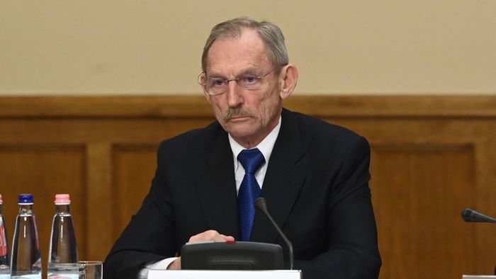 Pintér Sándor menesztette a kórházi főigazgatót