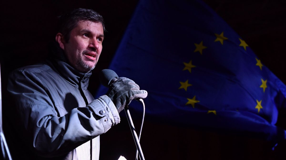 Csaknem kétszázmilliós pénzmosás miatt emeltek vádat Hadházy ügyvédje ellen