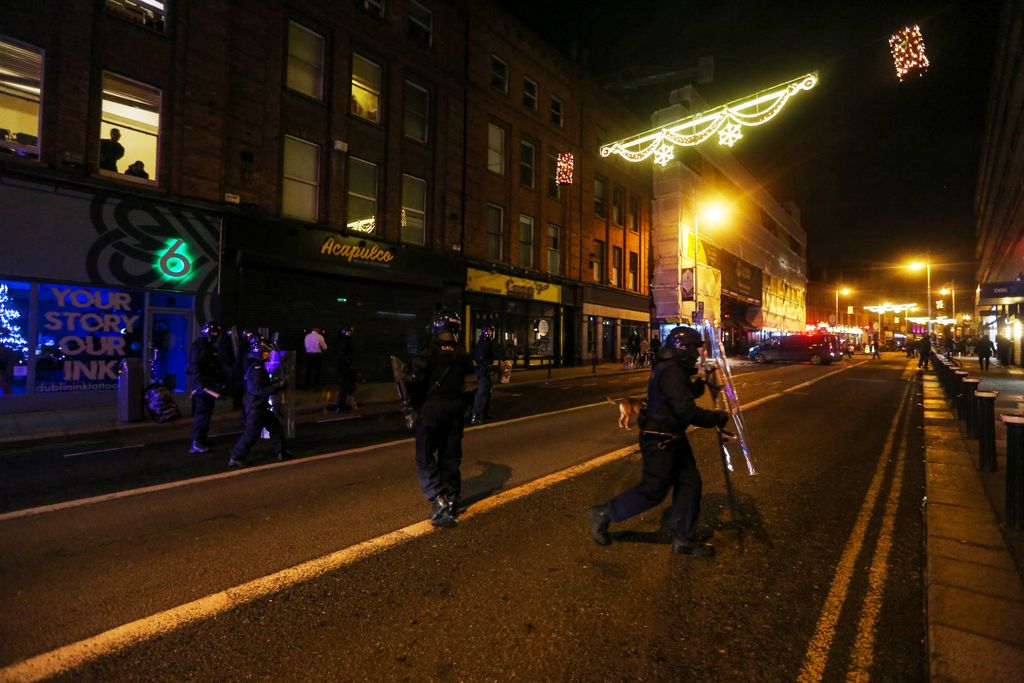 Violent clashes erupt in Dublin after 5 injured in stabbing attack