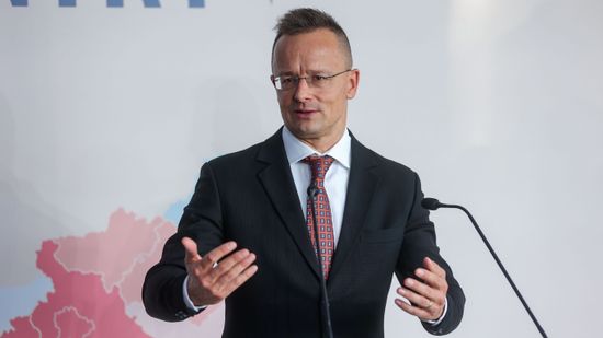 Hungary FM: Labor-Based Economic Policy Guarantees Stable Future for Hungary