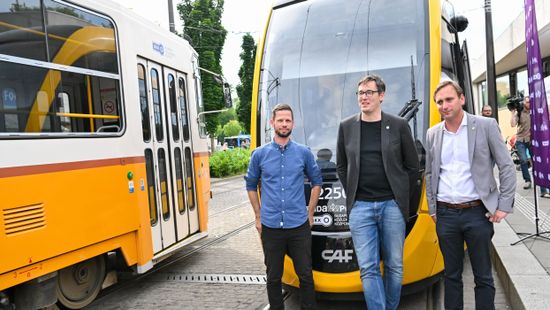 Szétrohadnak a villamossínek Budapesten, miközben a BKK-vezetők zsebébe milliós jutalmak csúsznak