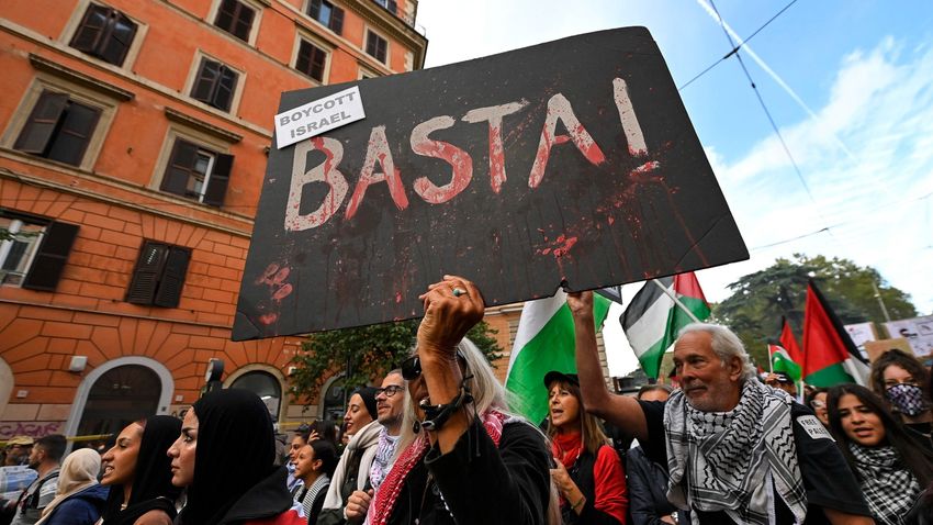„Salvini pusztulnod kell!” – kiabálták palesztinpárti tüntetők