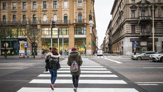Elkészült az évtizede tervezett zebra a Rákóczi úton