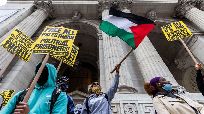 Zavargásba, rongálásba fulladt a palesztinpárti tüntetés New Yorkban + videók