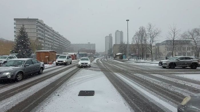 Nógrád vármegyében ma is intenzíven havazik, csúszósak az utak + videó