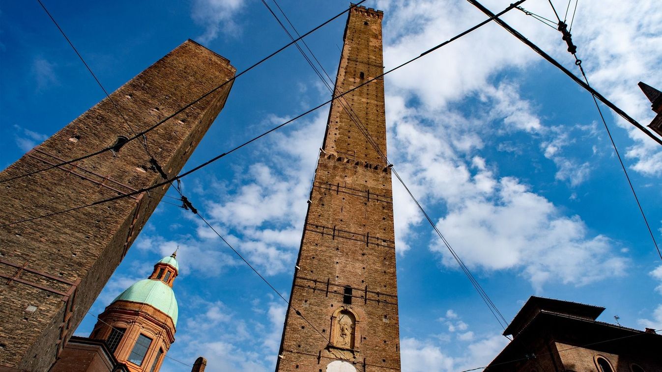 Bologna két ikonikus tornya, a Garisenda és az Asinelli