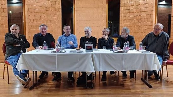 A falaknak mindig csak a bátrak ugranak neki