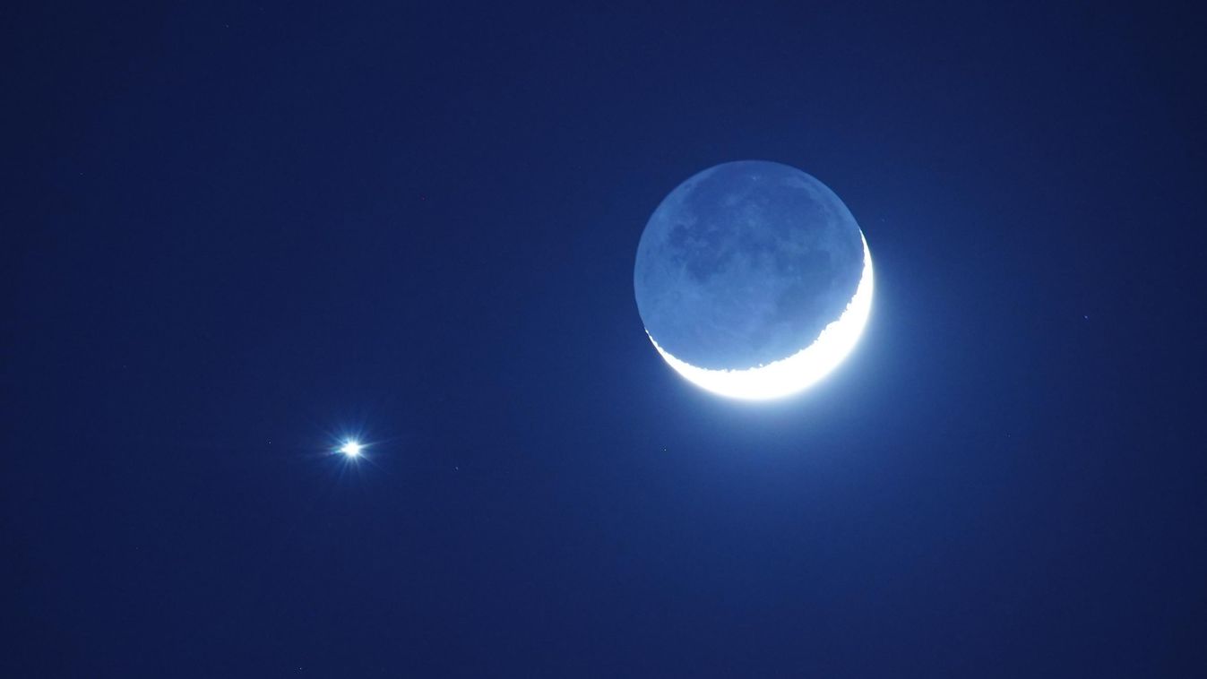 Rare Moon and Venus conjunction lights up night sky