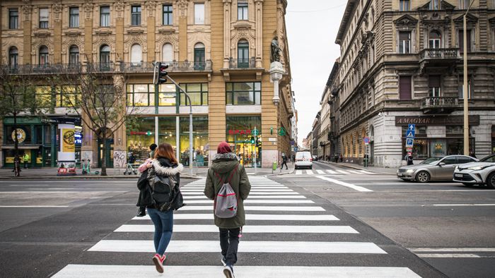 Elkészült az évtizede tervezett zebra a Rákóczi úton