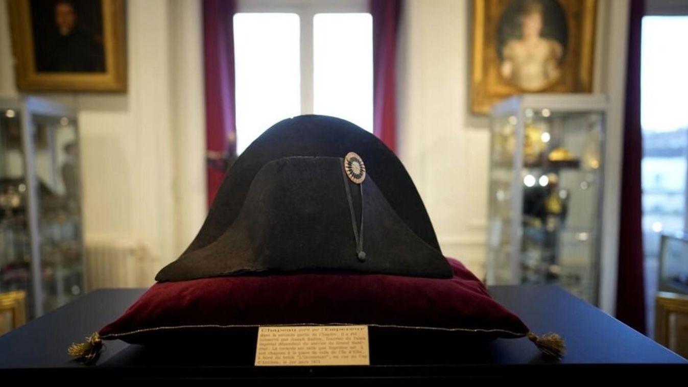 Napóleon most elárverezett kalapja