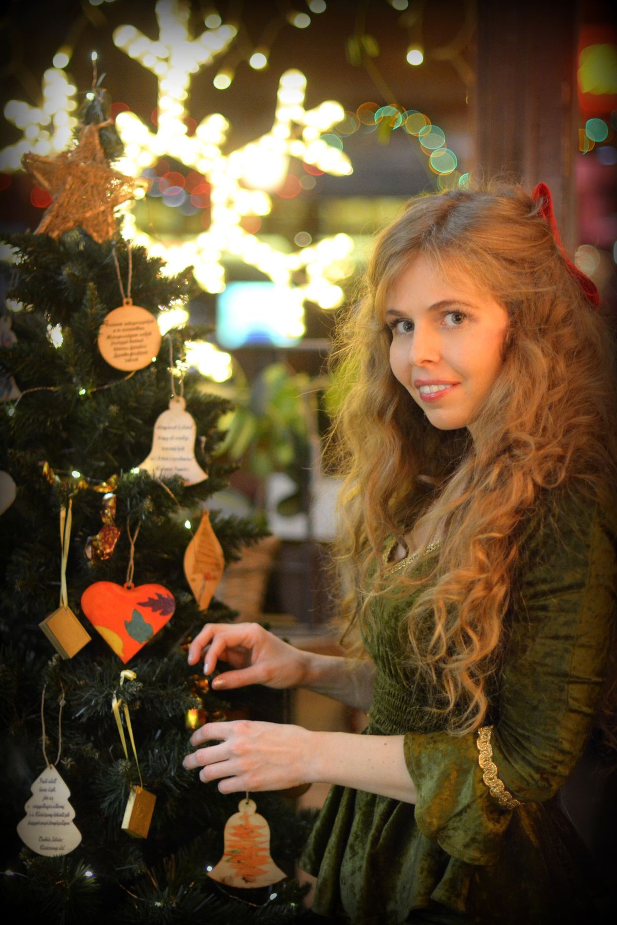 A verskarácsonyfa megálmodója Viola Szandra író