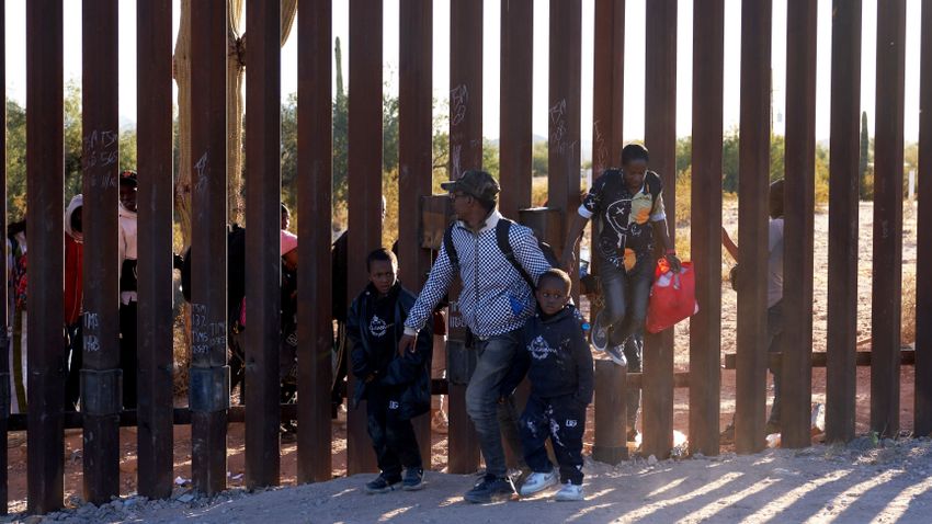 Hatalmas migránskaraván észak felé tart