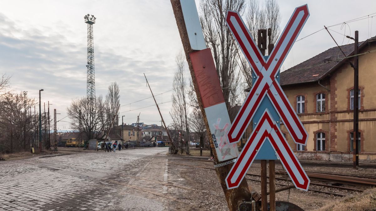 Súlyos vonatbalesetet okozott, aztán épségben kiszállt a kocsiból a nő